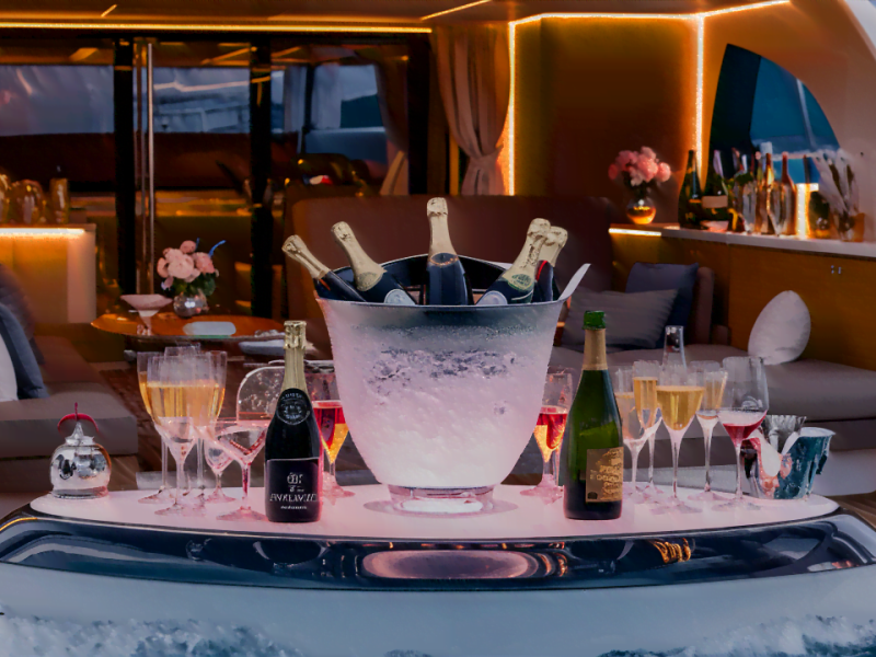 Drinks offer on yacht with moon island yacht trip package dubai